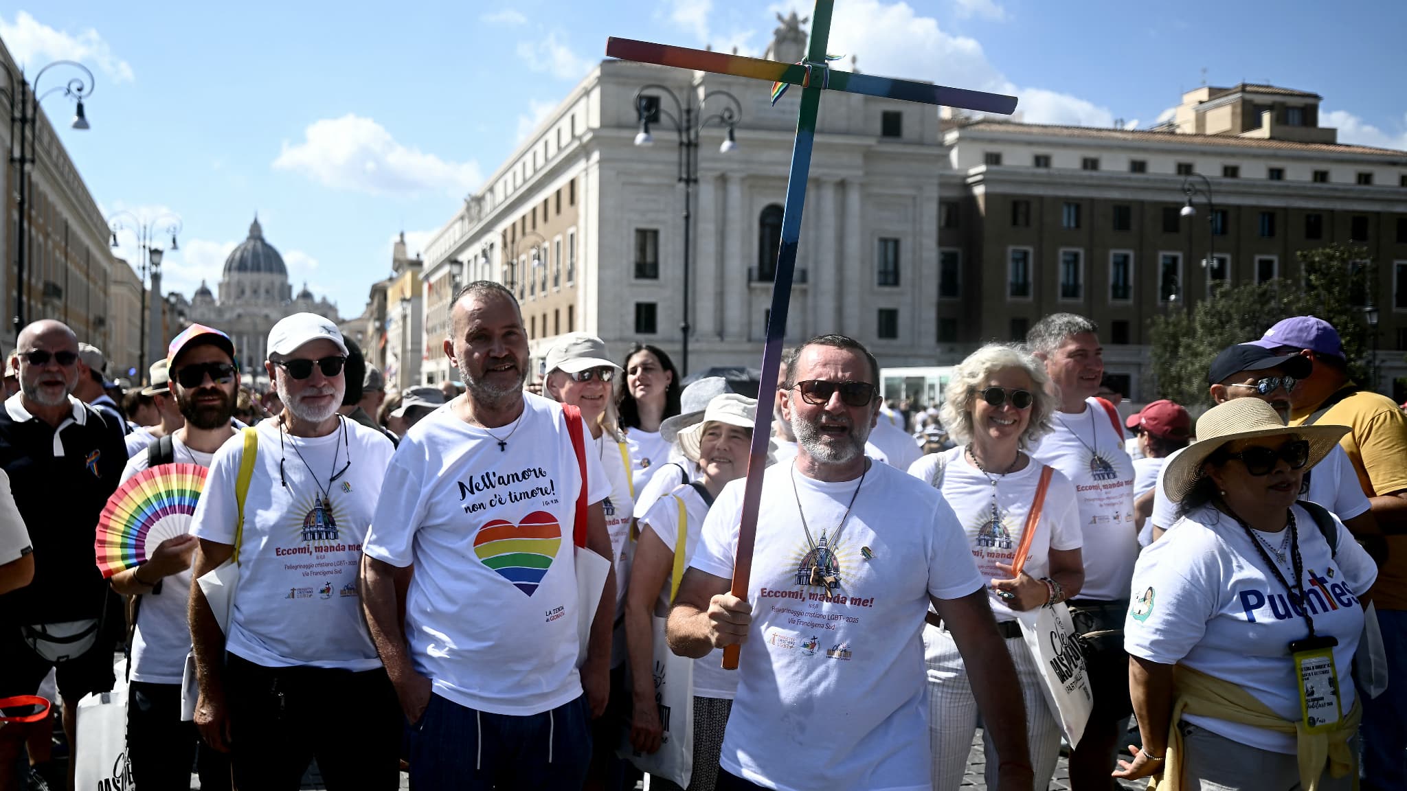 "UN SIGNAL VRAIMENT IMPORTANT": LE VATICAN ACCUEILLE POUR LA PREMIÈRE FOIS UN PÉLERINAGE LGBT+