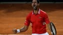 La joie du Serbe Novak Djokovic après un point gagnant, lors de sa demi-finale contre l'Italien Lorenzo Sonego à l'Open d'Italie, le 15 mai 2021 au Foro Italico à Rome