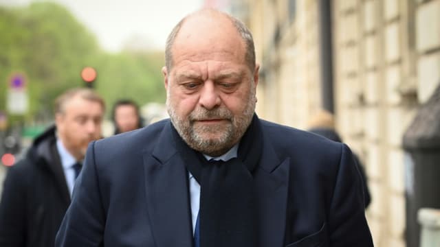 Le ministre de la Justice Eric Dupond-Moretti arrive à la Cour de justice de la République, le 29 mars 2022 à Paris