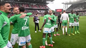 La joie des joueurs de Saint-Etienne qui ont validé la remontée en Ligue 1, 2 juin 2024