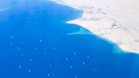 Plus de 360 navires bloqués devant le canal de Suez.