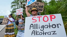 Des manifestants contre la prison nommée "Alcatraz des alligators" en Floride, le 28 juin 2025