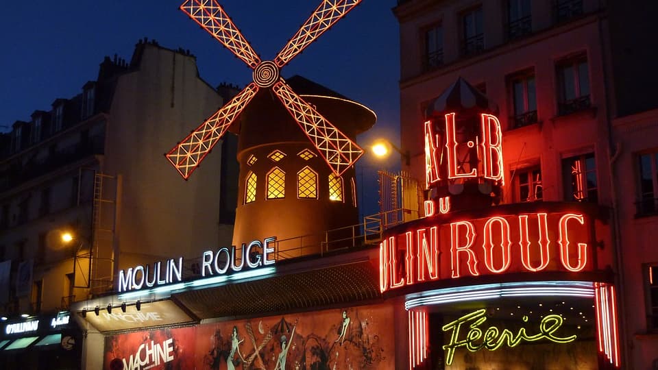 Paris: le Moulin Rouge va cesser son numéro avec des serpents