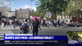 Les manifestants anti-pass commencent à se rassembler dans le quartier Montparnasse à Paris pour le 8e samedi consécutif
