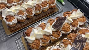 Des bûches glacées pour les fêtes de fin d'année, fabriquée par le glacier Van Den Casteele à Saint-Sylvestre-Cappel (Nord).