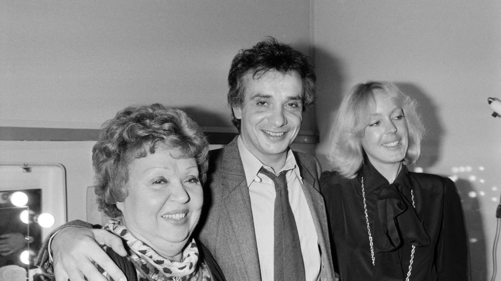 Michel Sardou avec sa mère, Jacky et sa première épouse, Babette, en 1985.