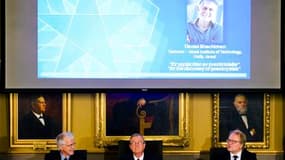 Le prix Nobel de chimie 2011 a été décerné mercredi au chercheur israélien Daniel Shechtman pour sa découverte des "quasicristaux", qui sont des configurations atomiques que l'on pensait jusqu'alors impossibles. /Photo prise le 5 octobre 2011/ REUTERS/Hen