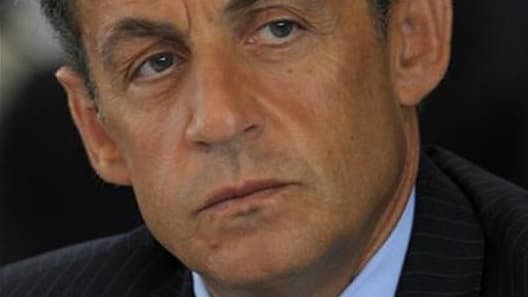 Invité de l'émission Capital sur M6, Nicolas Sarkozy a proposé dimanche d'exonérer de charges les embauches de chômeurs de plus de 55 ans et annoncé son intention, s'il est réélu, de contraindre les régions à suivre l'exemple de l'Etat en ne remplaçant pa