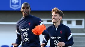 Paul Pogba et Antoine Griezmann à l'entraînement avec les Bleus, le 22 mars 2022.