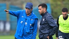 Jean-Louis Gasset en discussion avec Téji Savanier pendant un entraînement de Montpellier, octobre 2024