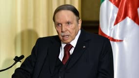 Le président algérien Abdelaziz Bouteflika lors d'un meeting à  Alger,  le 10 avril 2016.