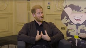 Le prince Harry en conversation avec la fondatrice de Scotty's Little Soldiers, en 2024