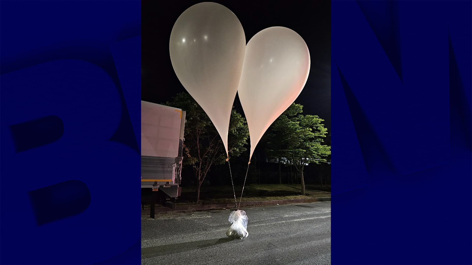 North Korea sends more than 600 new balloons filled with garbage to South Korea