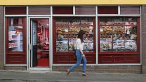 Une façade truquée d'une boucherie, à Enniskillen, en Irlande du Nord.