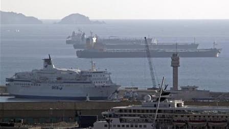 Les ports français perdent de leur compétitivité. Ce matin en déplacement au port du Havre, Nicolas Sarkozy veut fixer un nouveau cap à la politique portuaire française./Photo prise le 27 octobre 2010/R