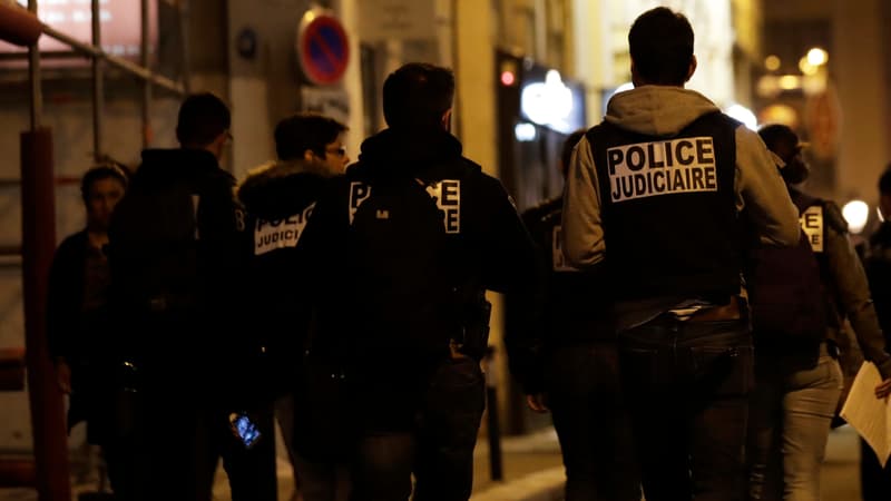 La police judiciaire sur les lieux de l'attaque, samedi 12 mai.