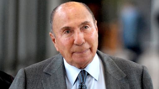 Le sénateur UMP Serge Dassault, ici le 9 janvier 2013, dans les couloirs du ministère de l'Economie.