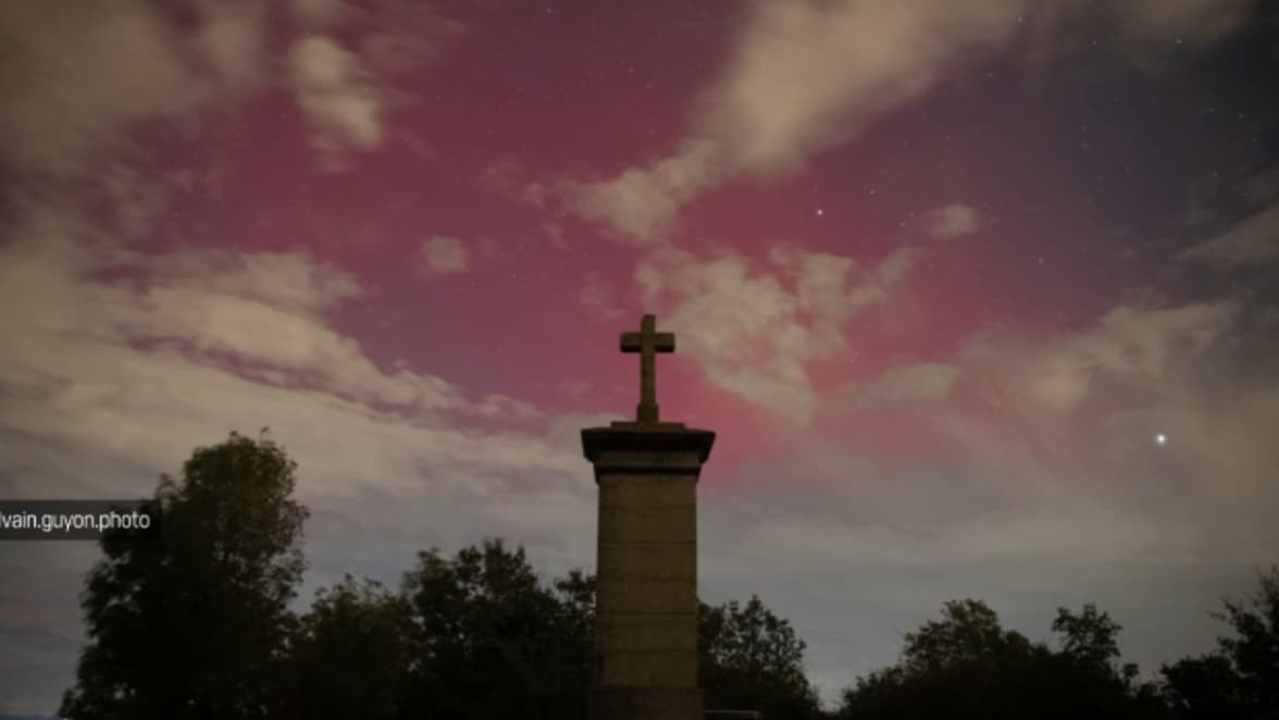 Des aurores boréales sont apparues dans le ciel de Lyon et du Rhône dans la nuit du jeudi 10 au vendredi 11 octobre 2024. Des aurores boréales sont apparues dans le ciel de Lyon et du Rhône dans la nuit du jeudi 10 au vendredi 11 octobre 2024.