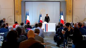 Emmanuel Macron à son arrivée, ce jeudi soir lors de la conférence de presse.