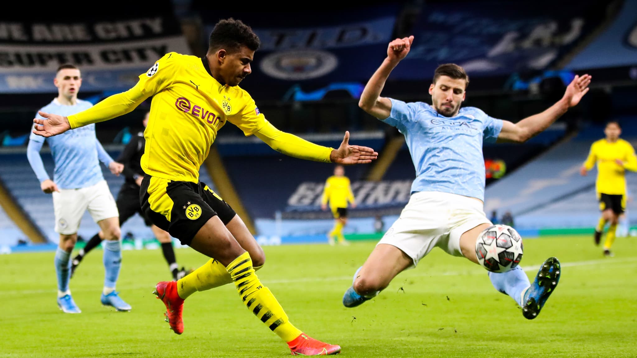 Un superbe tacle de Ruben Dias devant Ansgar Knauff Un superbe tacle de Ruben Dias devant Ansgar Knauff