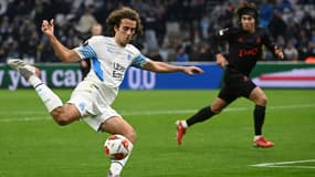 Le Marseillais Mattéo Guendouzi en contrôle face au Lokomotiv Moscou en Ligue Europa au Vélodrome, le 9 décembre 2021   