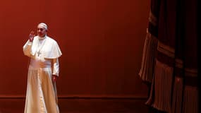 Le pape François a dressé samedi un état des lieux de l'Eglise catholique inhabituellement lucide et franc, estimant qu'elle devait se regarder en face et se demander pourquoi tant de fidèles la quittaient. /Photo prise le 27 juillet 2013/REUTERS/Stefano