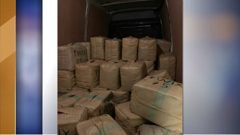 La photo de la saisie dans un véhicule utilitaire de 2,5 tonnes de résine de cannabis à Angers.