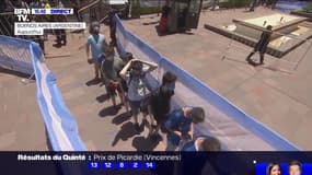 L'hommage devant la dépouille de Diego Maradona se poursuit à Buenos Aires, quelques heures avant son enterrement