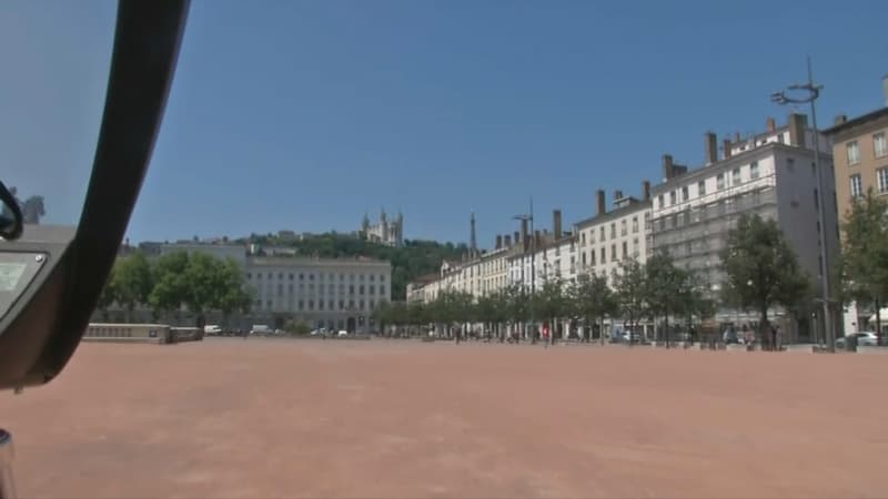 La place Bellecour à Lyon, déserte en raison de la canicule (image d'illustration)