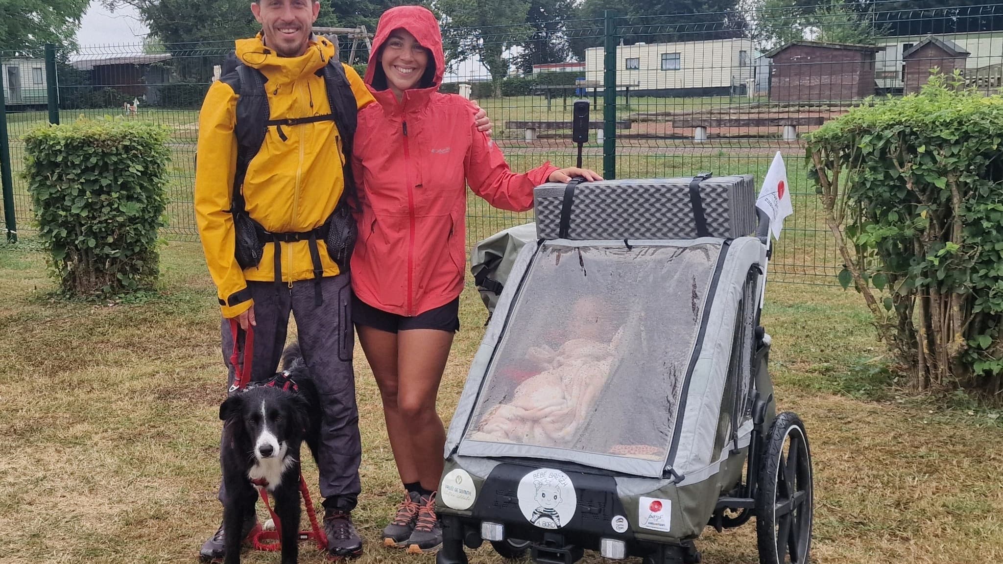 La famille Le Calvez aux portes de l'Amienois le 20 juillet sous un temps pluvieux La famille Le Calvez aux portes de l'Amienois le 20 juillet sous un temps pluvieux