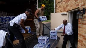 Distribution d'eau à Jackson le 4 septembre 2021 alors que des habitants sont privés d'eau potable