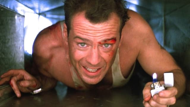 Bruce Willis dans le rôle de John McClane, héros de Die Hard.