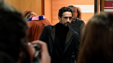 Samy Kéfi-Jérôme dans la salle d'audience pendant la délibération du procès du maire de Saint-Étienne, Gaël PERDRIAU, dans l'affaire du chantage à la sextape de Saint-Étienne