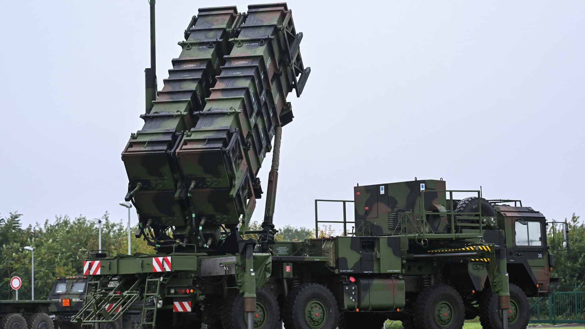 DOUBLER VOIRE QUADRUPLER LA PRODUCTION DE MISSILES: FACE À LA MENACE CHINOISE, LE PENTAGONE DEMANDE AUX INDUSTRIELS AMÉRICAINS DE L'ARMEMENT D'ACCÉLÉRER LES CADENCES
