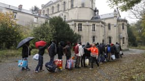 Des migrants arrivent au "Cèdre Bleu", centre d'hébergement à Sarcelles, le 4 novembre 2016.