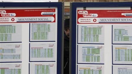 Quatre syndicats de cheminots - les fédérations CGT, UNSA, CFDT et CFTC, ont déposé un préavis de grève pour le mardi 8 novembre, dans le cadre d'un mouvement européen lancé au nom de la défense du service public. /Photo d'archives/REUTERS/Pascal Rossigno