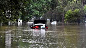 Une voiture bloquée dans la banlieue de Sydney, le 8 mars 2022.