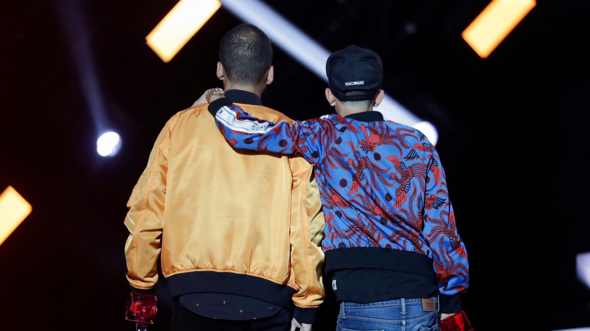 Le duo de rappeurs Bigflo & Oli quitte la scène des Victoires de la musique organisés à la Seine musicale, à Boulogne-Billancourt (Hauts-de-Seine), le 8 février 2019. Le duo de rappeurs Bigflo & Oli quitte la scène des Victoires de la musique organisés à la Seine musicale, à Boulogne-Billancourt (Hauts-de-Seine), le 8 février 2019.