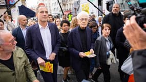 Raphaël Glucksmann et Lionel Jospin dans le XVIIIe arrondissement de Paris le 22 mai 2024