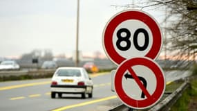 L'abaissement de 90 km/h à 80 km/h de la vitesse maximale sur 400.000 km de routes secondaires à double sens sans séparateur central doit entrer en vigueur au 1er juillet