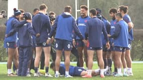 JO de Paris 2024: les images savoureuses du bizutage de Dupont avec l’équipe de France de rugby à 7, le 03/01/2024