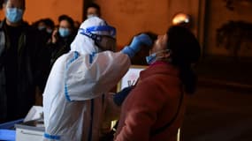 Dépistage du Covid-19 à Chengdu où de nouveaux cas de coronavirus sont apparus, le 8 décembre 2020 en Chine
