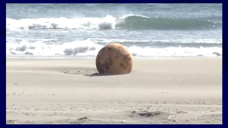La boule de métal observée sur une plage japonaise 