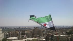 Le drapeau de l'opposition syrienne.