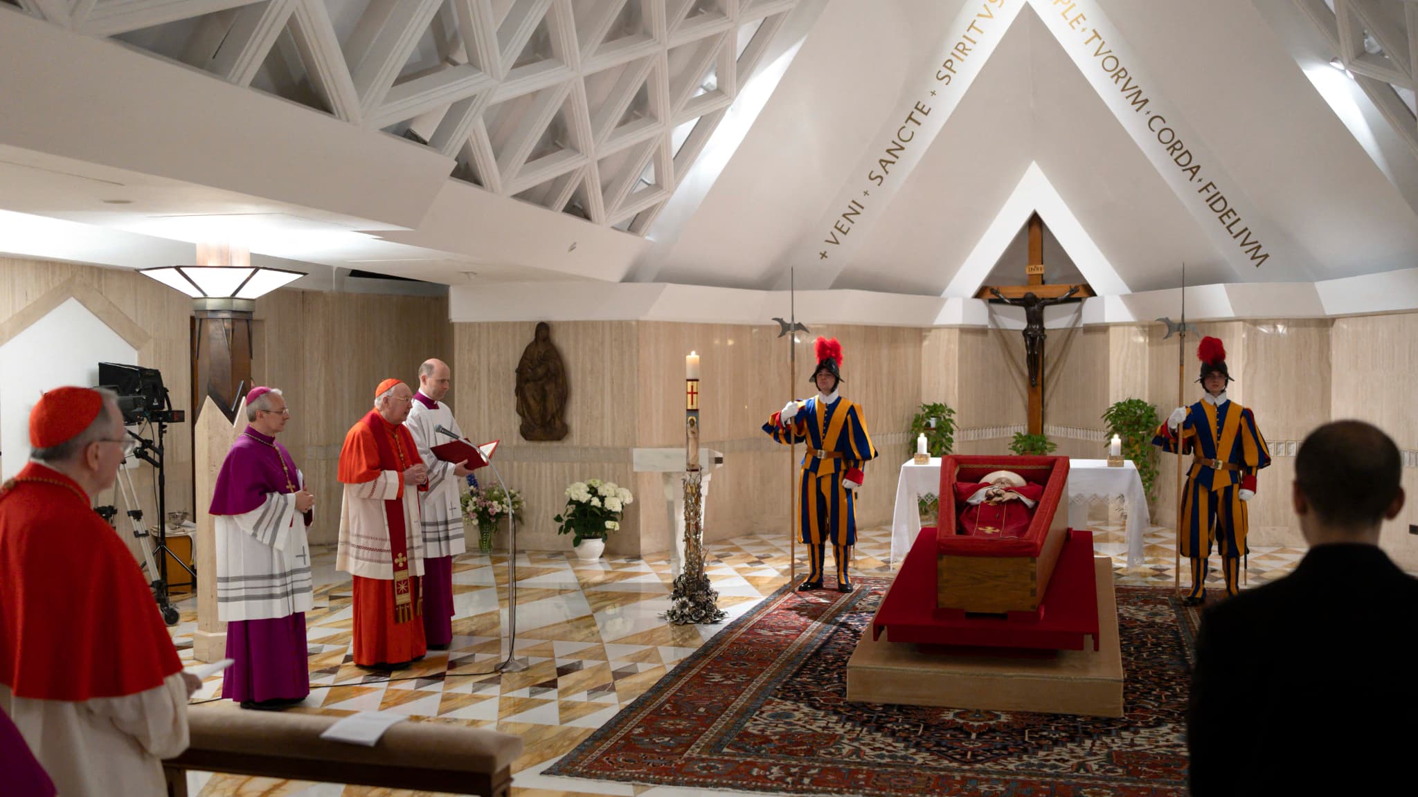 Cette photo prise le 21 avril 2025 et diffusée le 22 avril 2025 par The Vatican Media montre le pape François dans son cercueil ouvert. Cette photo prise le 21 avril 2025 et diffusée le 22 avril 2025 par The Vatican Media montre le pape François dans son cercueil ouvert.