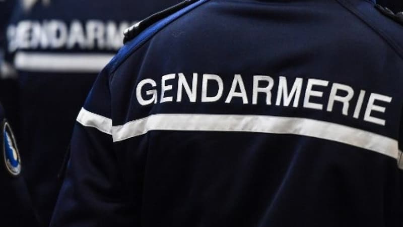 Un homme de 54 ans a été arrêté par les gendarmes pour avoir filmé ses voisines à travers des trous dans les murs.