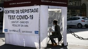 Un centre de test Covid-19, le 31 mars 2021 à Paris