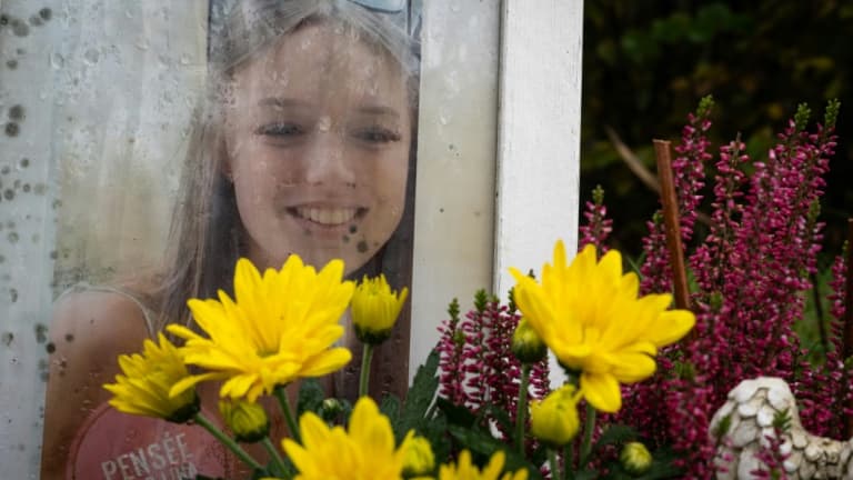 Un portrait de Lina posé le long de la D350 à Saint-Blaise-la-Roche, dans le Bas-Rhin, le 17 octobre 2024