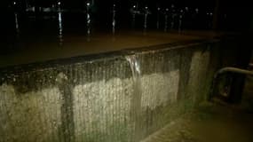 En Seine-Saint-Denis, la Marne déborde et franchit les murs anti-crue