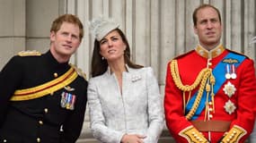 Le prince Harry, à gauche, son frère William et son épouse Kate, ici le 14 juin à Londres, seront présents au départ du Tour de France le 5 juillet.